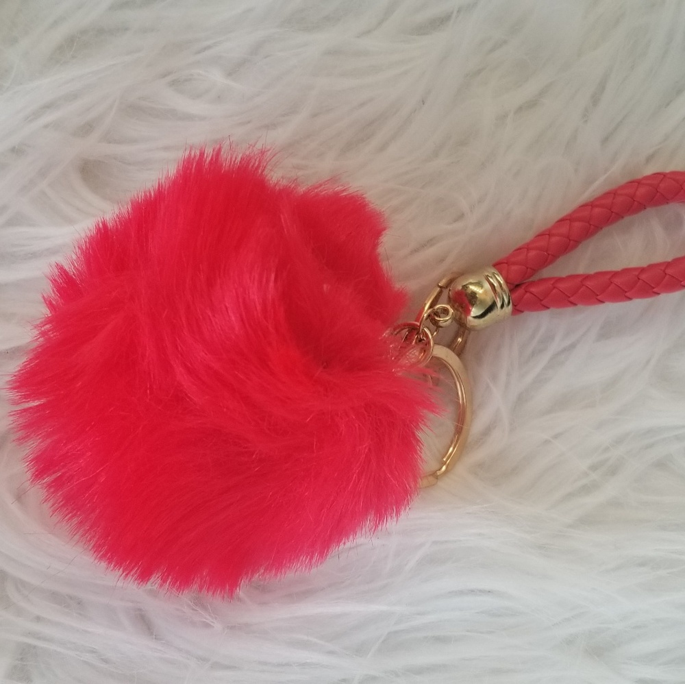 Red pom pom keychain - Picture 2 of 3